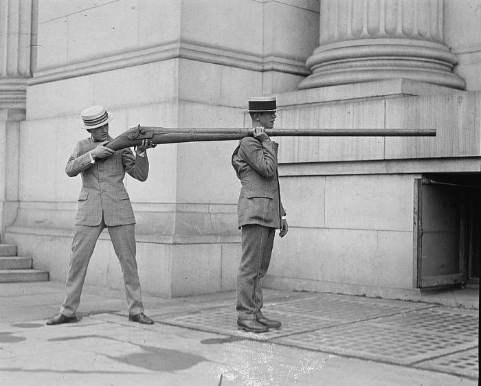 Big Gun photo from 1923 with two men holding a massive gun.